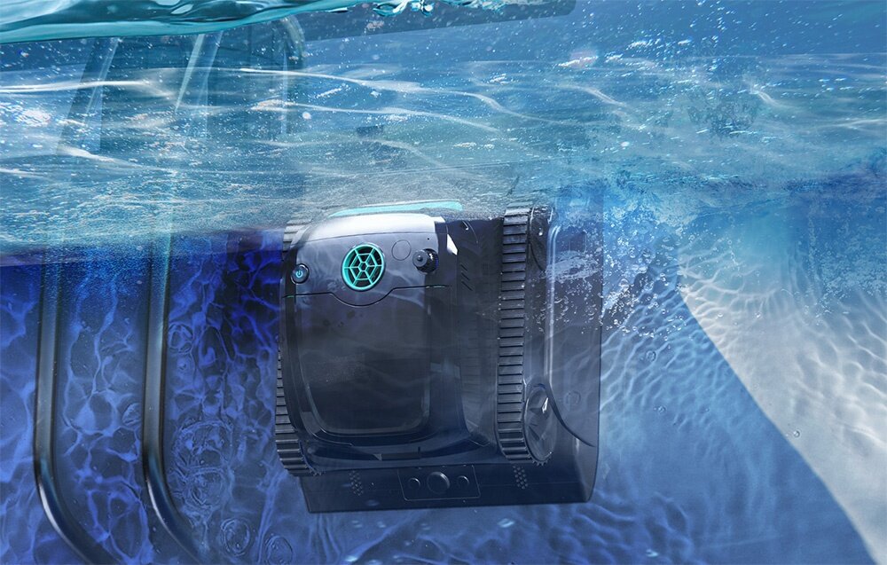 Robot do czyszczenia basenów WYBOT S2 Pro, woda, basen, czystość, sprzątanie, robot jedzie po pionowej ścianie basenu pod wodą