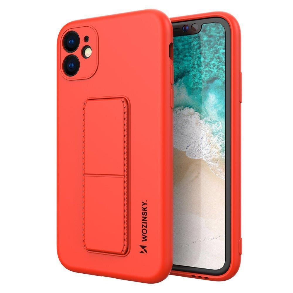Czerwone silikonowe etui z podstawką na telefon, z widocznym napisem \'WOZINSKY\' na boku. Telefon w etui wyświetla obraz plaży z turkusową wodą.
