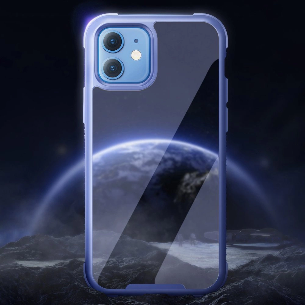 Obraz przedstawia przezroczyste etui na telefon z niebieskimi krawędziami, na tle kosmicznego krajobrazu z widoczną planetą i gwiazdami.
