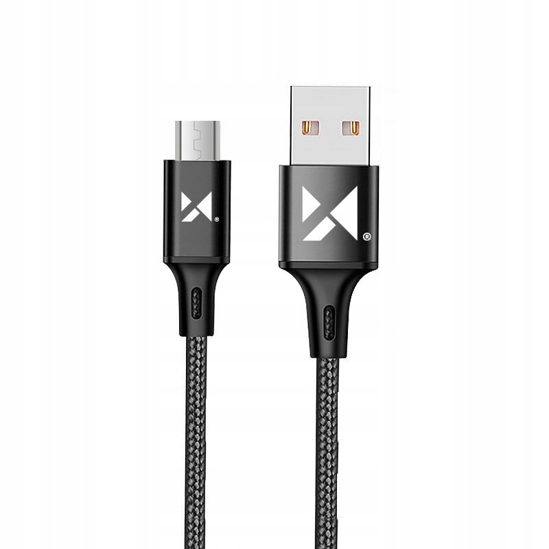 Na obrazie widoczny jest czarny przewód USB z końcówkami USB i micro USB, z logo producenta na obu końcówkach. Przewód ma plecioną strukturę.