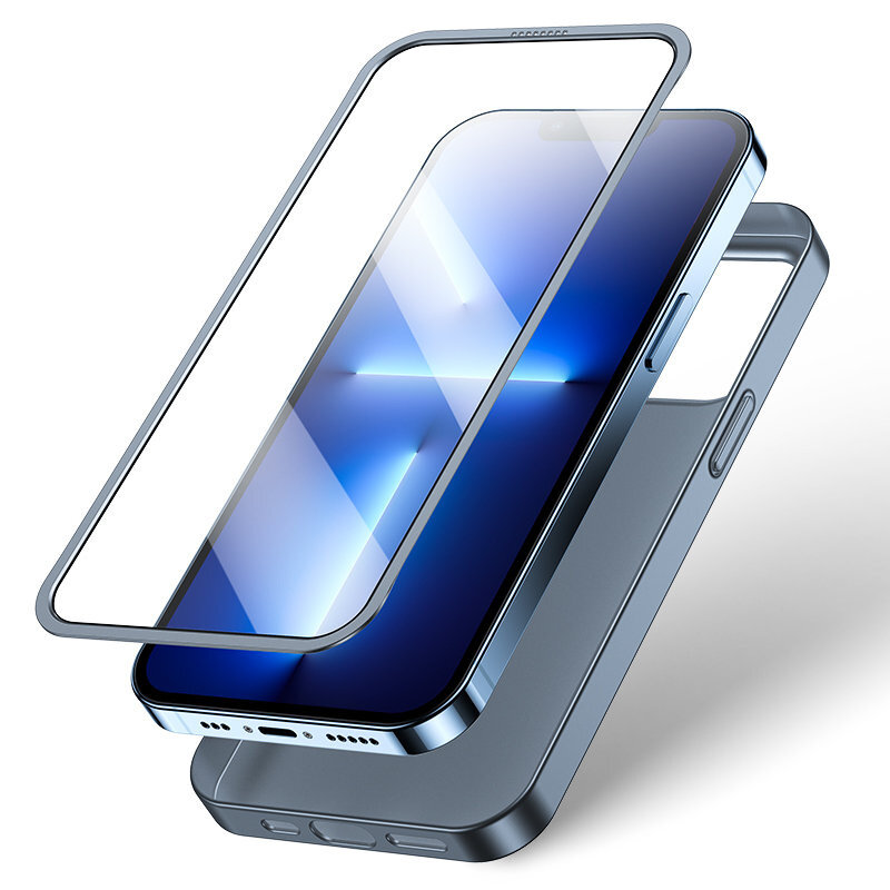 Obraz przedstawia szare etui na telefon oraz szkło ochronne, które są przeznaczone dla iPhone 13 Pro Max. Etui i szkło są pokazane w sposób sugerujący ich montaż na telefonie.