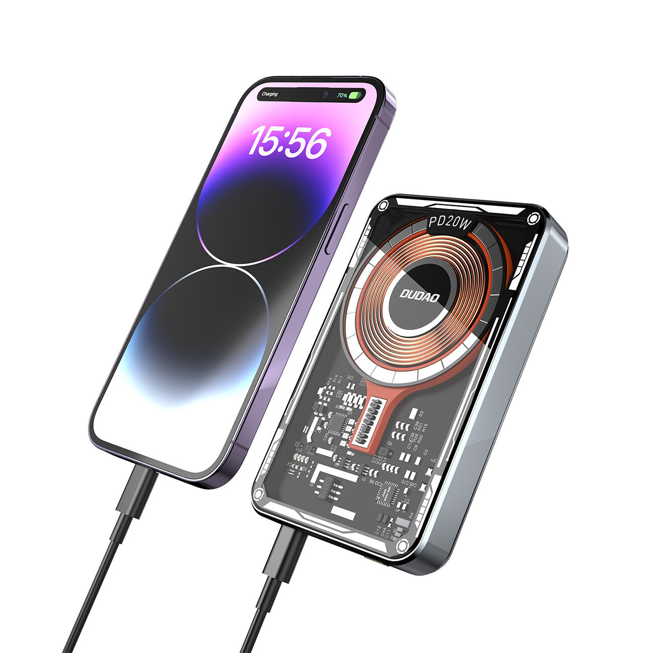 Na obrazie widoczny jest smartfon z wyświetlaczem pokazującym godzinę 15:56 oraz poziom naładowania baterii 79%, obok znajduje się powerbank z widocznym napisem \'Dudao\' i oznaczeniem \'PD20W\'. Oba urządzenia są połączone przewodami.