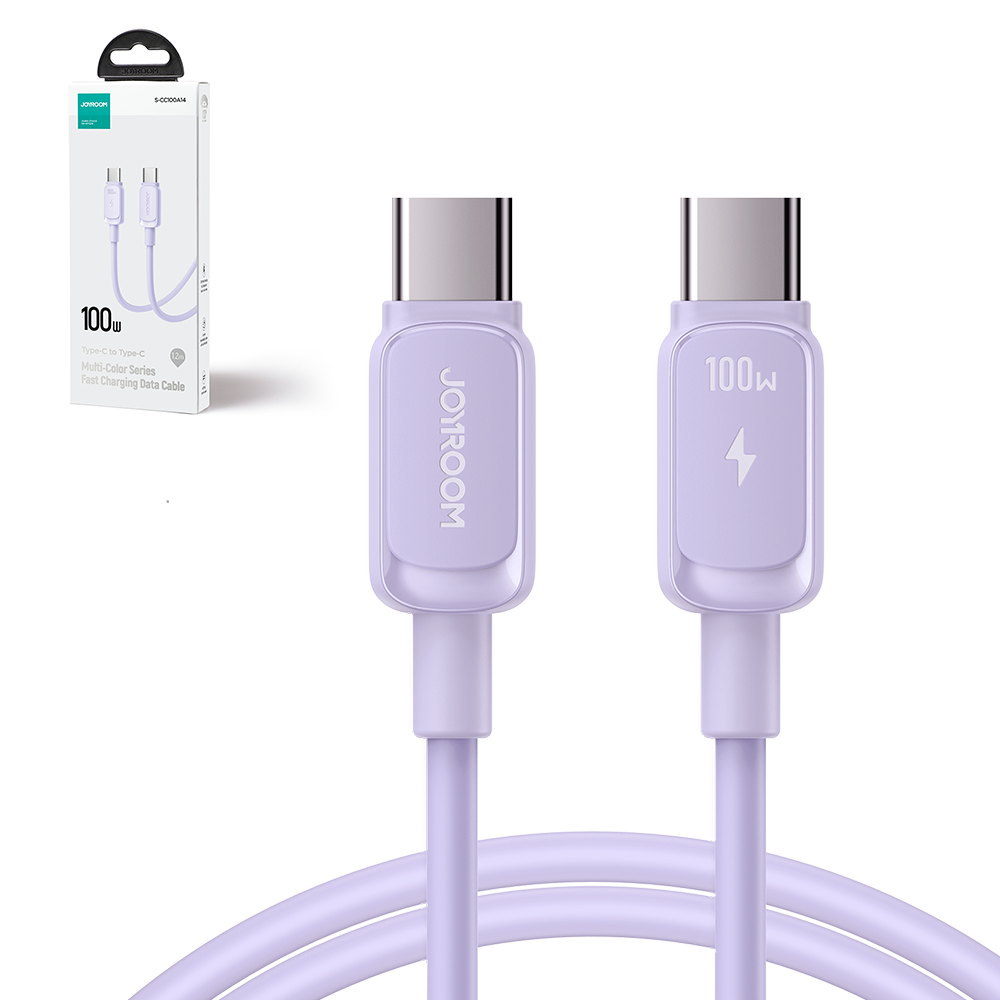 Na obrazie widoczny jest fioletowy kabel USB C - USB C z oznaczeniem \'100W\' i logo \'JOYROOM\'. W tle znajduje się opakowanie z napisem \'100w Type-C to Type-C Multi-Color Series Fast Charging Data Cable\'.