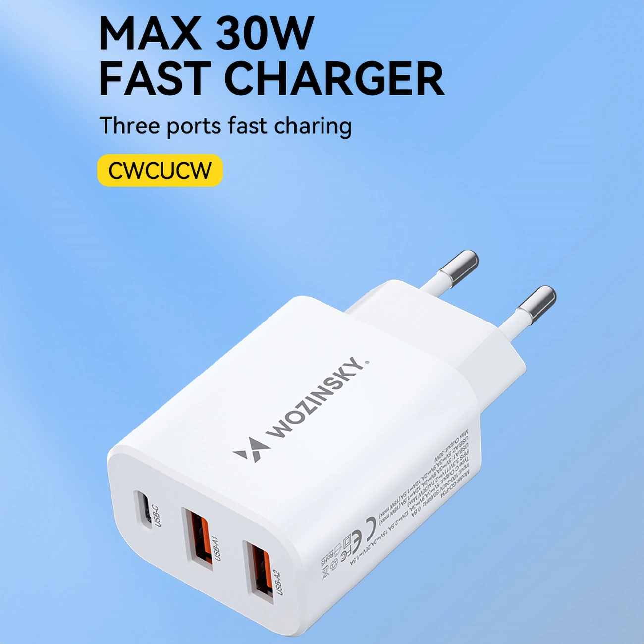 Biała ładowarka sieciowa z trzema portami: jednym USB-C i dwoma USB-A, z logo \'WOZINSKY\'. Na niebieskim tle widoczny jest tekst: \'MAX 30W FAST CHARGER Three ports fast charing CWCUCW\'.