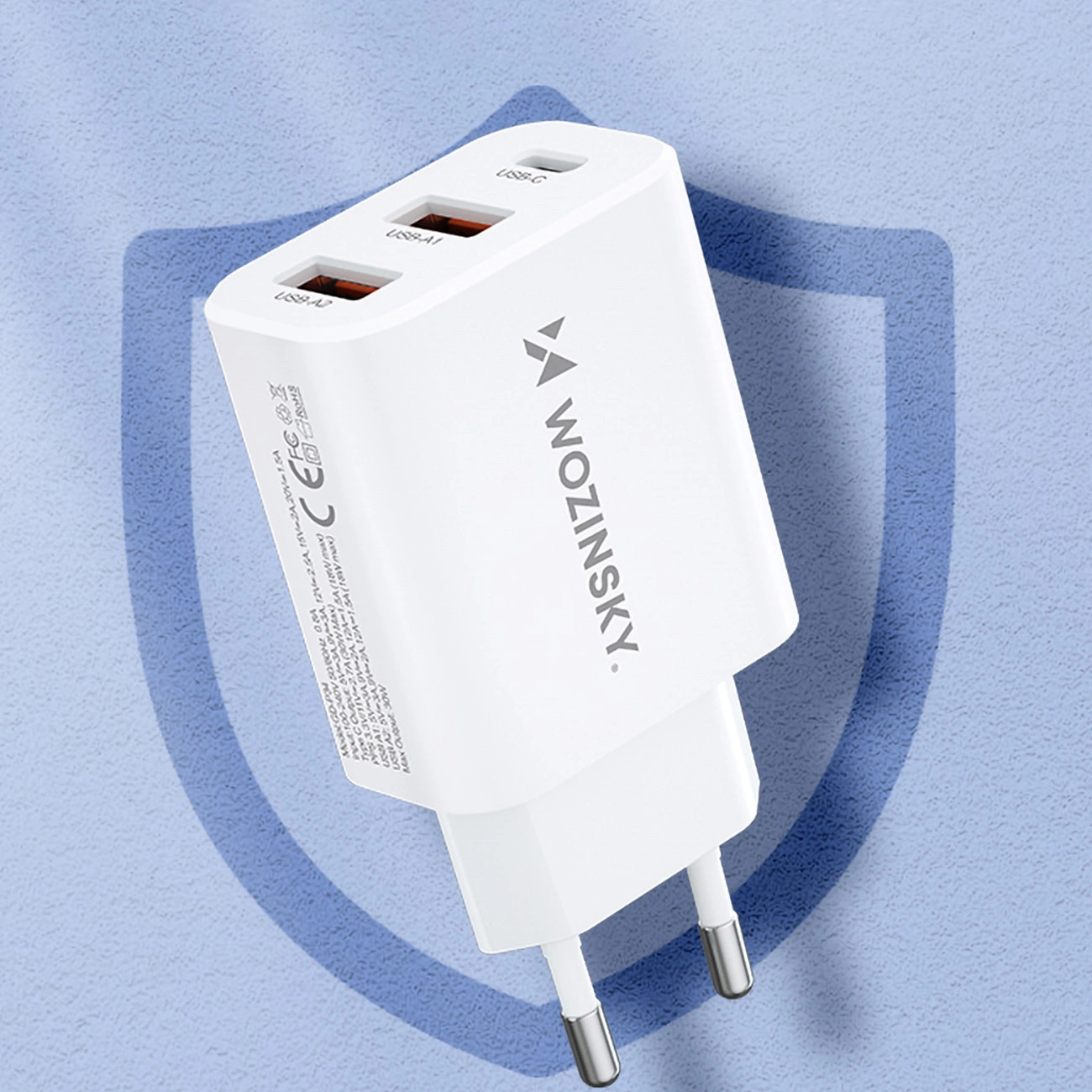 Biała ładowarka sieciowa z trzema portami: USB-C i dwoma USB-A, z widocznym logo \'WOZINSKY\'.