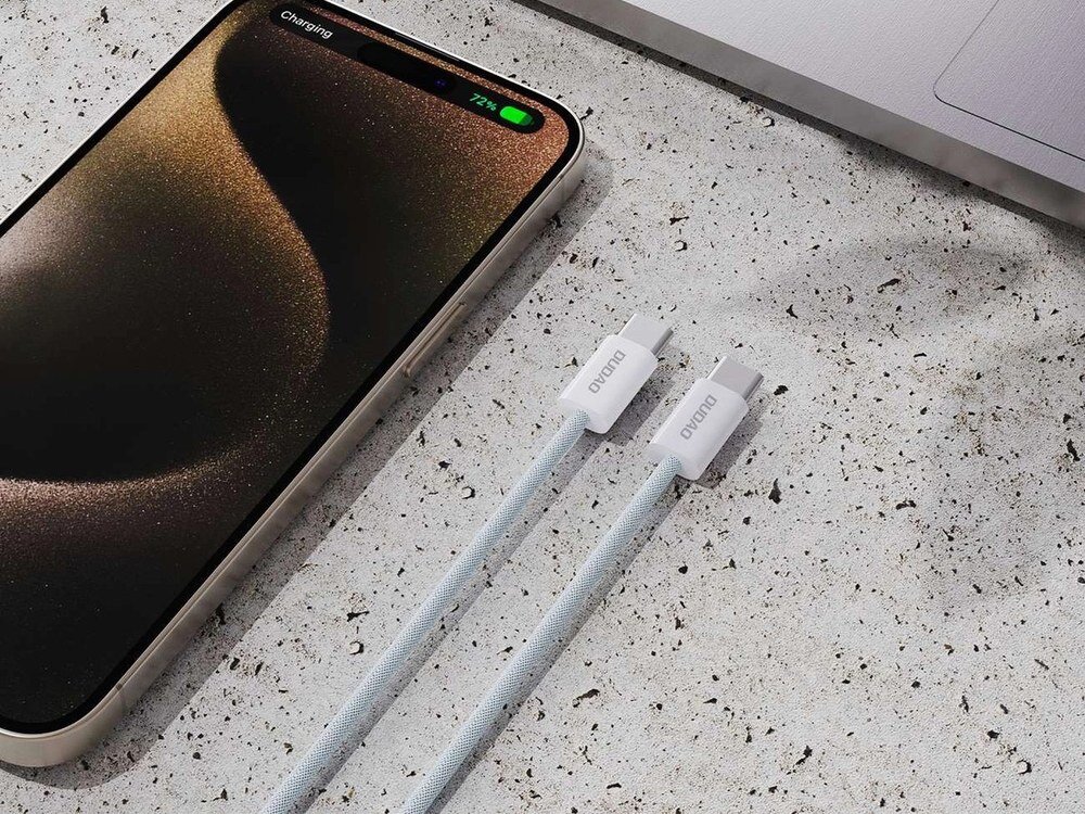 Kabel DUDAO L6C USB-C po obu stronach Długość 2 m smartfona, tabletu  - kabel leżący obok smartfona