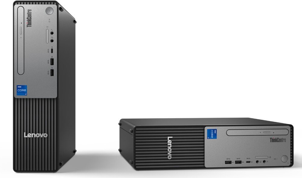 Na obrazie widoczne są dwa komputery stacjonarne Lenovo ThinkCentre, jeden w pozycji pionowej, drugi poziomej. Oba mają szare fronty z logo Lenovo i ThinkCentre oraz kilka portów USB i audio.