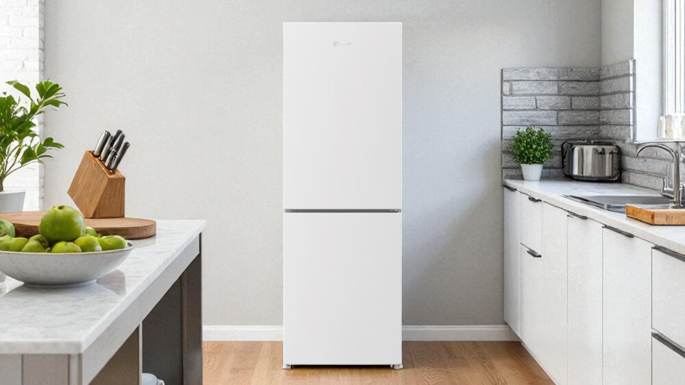 LODÓWKA INDESIT INKS1341W4E wizualizacja lifestyle kuchnia zamknieta front kolor biały cicha energooszczędna klasa E 38 dB wymiary pojemność przestrzeń wnętrze