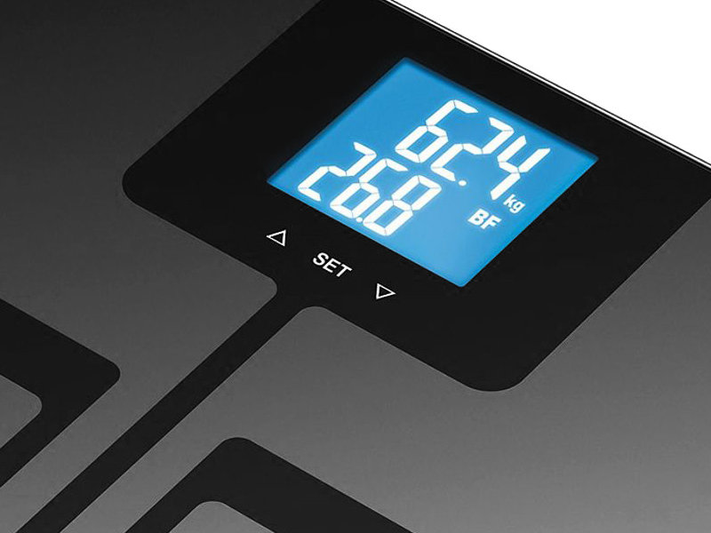 Analizuje skład masy ciała