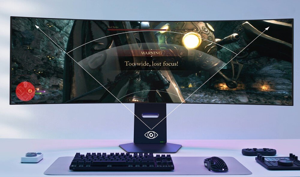 Monitor LG UltraGear 45GX950A-B.AEU Monitor pokazujący grę RPG. Na ekranie komunikat 'Too wide, lost focus!'. Białe linie ilustrują zbyt szeroki kąt widzenia. Na biurku klawiatura, mysz i kontrolery, szerokość, wielkość, proporcje