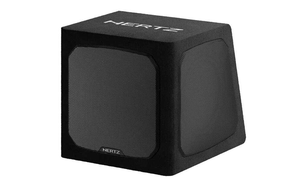 Subwoofer HERTZ DBA 201 filtr dolnoprzepustowy 50–150 Hz korekcja basów +6 dB faza 0–180° filtr subsoniczny 15 Hz, subwoofer na białym tle