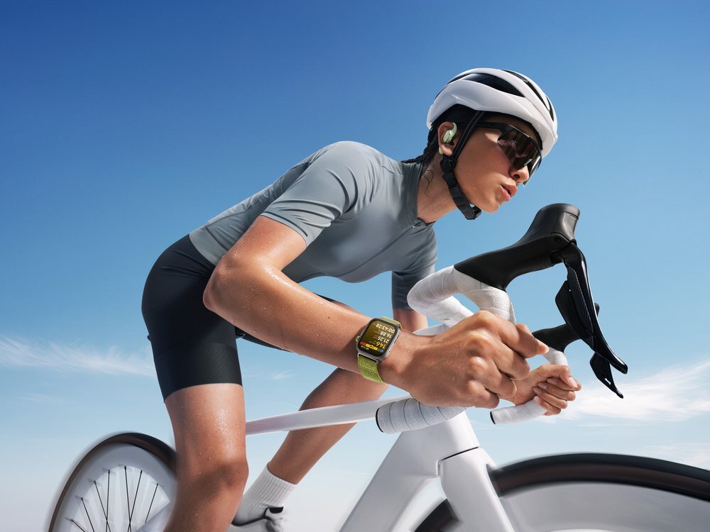 Smartwatch HUAWEI Watch Fit 4 Pro człowiek na rowerze