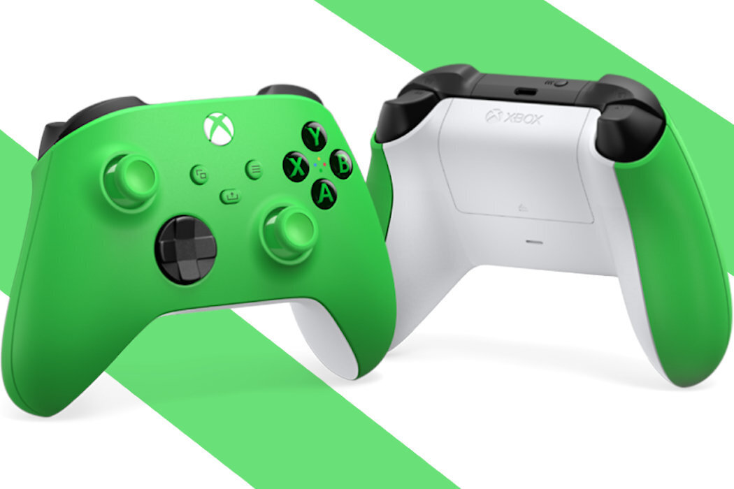 Na obrazie widoczny jest zielono-biały kontroler do gier z logo Xbox. Kontroler ma zielony przód z czarnymi przyciskami i białe plecy z zielonymi bokami.