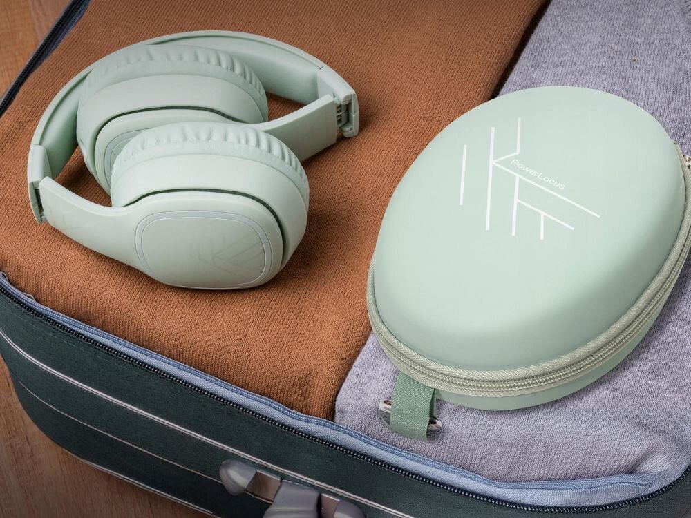 Słuchawki nauszne POWERLOCUS P7 do codziennego słuchania, wygodne słuchawki Bluetooth over-ear, słuchawki wraz z etui leżące w walizce
