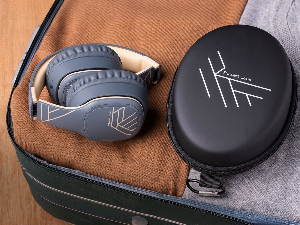 Słuchawki nauszne POWERLOCUS P7 do codziennego słuchania, wygodne słuchawki Bluetooth over-ear, słuchawki wraz z etui leżące w walizce