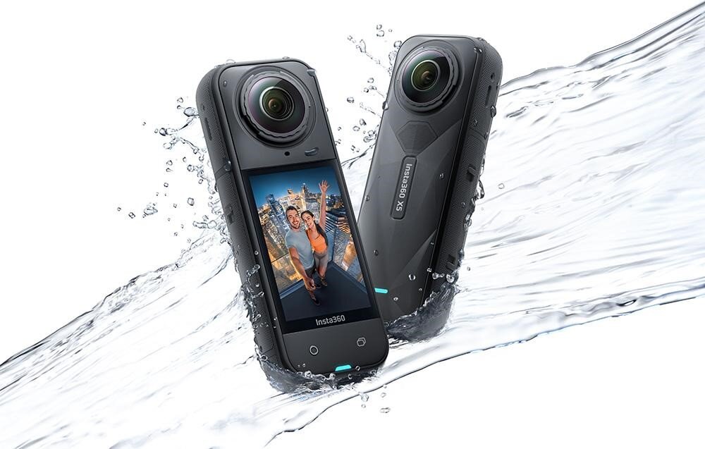 Kamera sferyczna INSTA360 X5 oblana wodą