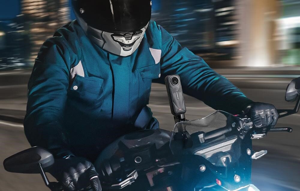 Kamera sferyczna INSTA360 X5 na motocyklu