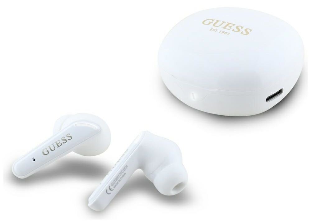 Słuchawki GUESS Flat Classic Logo Electroplated Biały białe etui ze złotym logo obok leżą białe słuchawki Bezprzewodowe smukła forma klasyczne wykończenie złote, wydłużone logo marki GUESS jakość klasa w każdym detalu 