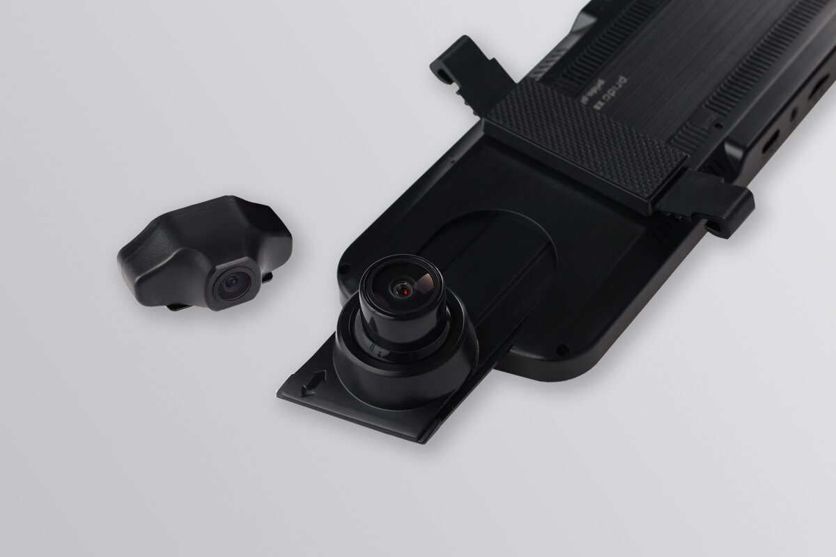 Wideorejestrator Prido X8 kamera tylna w zestawie, dwie kamery kamerę tylną FullHD 1080P tylnej części auta dwiema kamerami przed samochodem, jak i za nim - zbliżenie na obiektyw