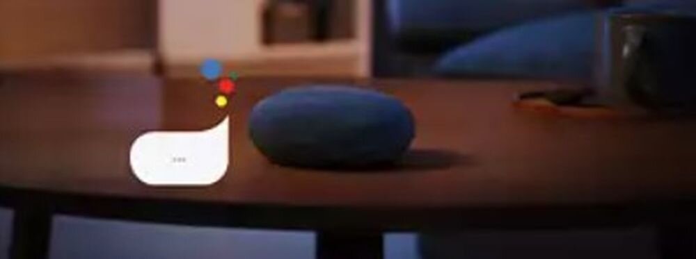 Telewizor PHILIPS 32PFS6900 Matter Smart Home Alexa Google sterowanie głosowe, głośnik leżacy na stole w pomieszczeniu