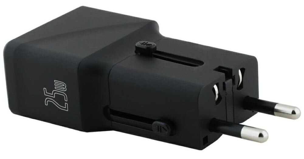 Ładowarka sieciowa TUMI Travel Adapter Czarny ladowarka na bialym tle, trwalosc, styl