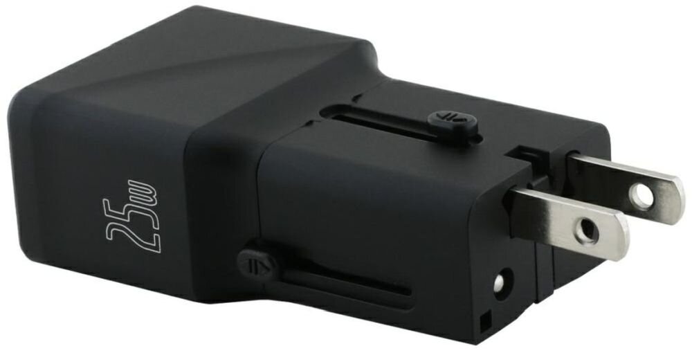 Ładowarka sieciowa TUMI Travel Adapter Czarny konstrukcja, wymiary, obudowa, ognioodpornosc, trwalosc, bezpieczenstwo, ladowarka na bialym tle