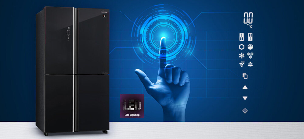 LODÓWKA SHARP SJ-GP780D-BK 4D ION PLASMACLUSTER zdjęcie lifestyle wizualizacja palec przycisk sterowanie panelem LED dotyk funkcje z lewej strony panel sterowanie łatwy intuicyjny przejrzyste ikony dotykowe przyciski sygnał dźwiękowy