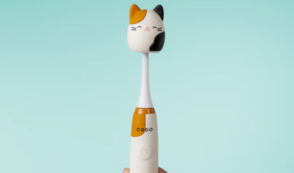 Szczoteczka soniczna ORDO Squishmallows Cam Samir Łatwa obsługa każdego dnia Smukły kształt, lekka konstrukcja i intuicyjne przyciski  wygodna w użytkowaniu 