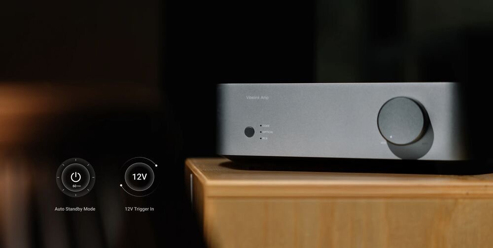 Wzmacniacz zintegrowany WIIM Vibelink PFFB Post-Filter Feedback dźwięk klarowny, wzmacniacz stojący na szafce w pomieszczeniu