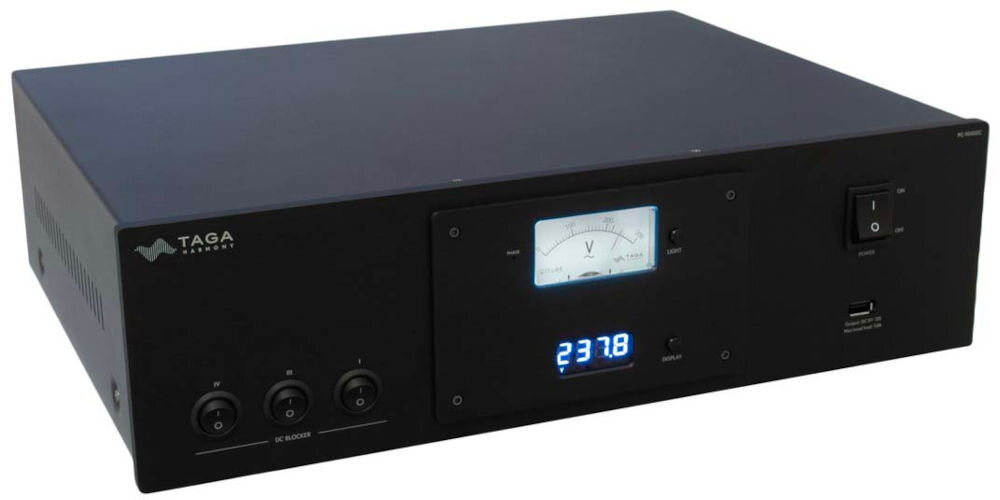 TAGA HARMONY PC-9000DC cewki SQ transformator toroidalny filtracja EMI, Kondycjoner sieciowy po skosie na białym tle