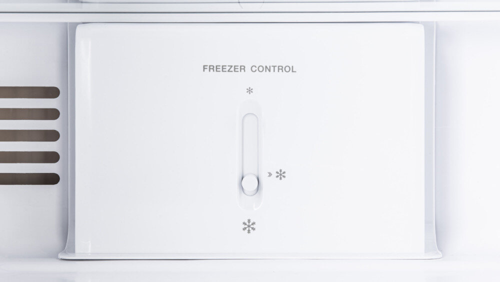 Lodówka ETA ETA275090020E wnętrze suwak regulacja tylna ściana mrożenia wolnostojąca wygoda funkcjonalność kuchnia NO FROST brak rozmrażania stała temperatura odpowiednia wilgotność świeże produkty czas komfort użytkowania