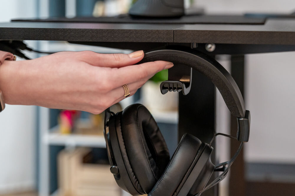 Biurko XQUANTUM ED100K Uchwyt na słuchawki zamontowany pod blatem biurka elektrycznego XQUANTUM