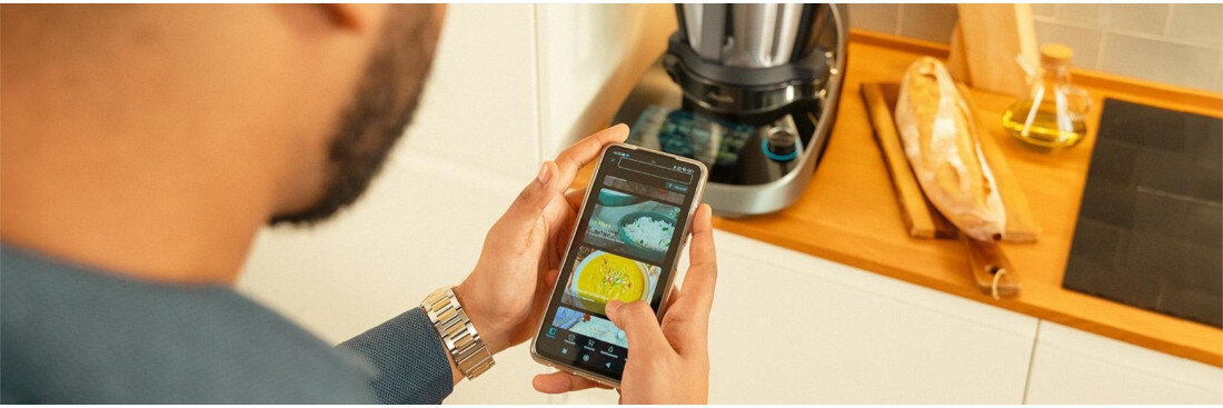 Robot wielofunkcyjny CECOTEC Mambo CooKing Victory (WiFi) z wagą i dostępem do ponad 1000 darmowych przepisów Precyzja krok po kroku ChefCrown automatyczny dozownik zgodnie z przepisem składniki proporcje Dwa dzbanki Unique i Victory Jug dopasowanie Kremy, gulasze, ciasta czy desery aplikacja Mambo dostęp do tysięcy przepisów  kilka kliknięć