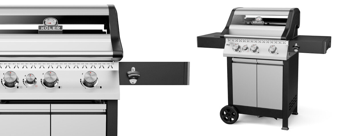 Grill gazowy w kolorze srebrnym z czterema pokrętłami i logo \'KOLER\' na pokrywie. Posiada boczne półki i dolną szafkę na kółkach.