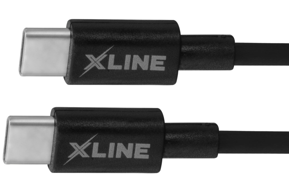 Na obrazie widoczne są dwa czarne kable USB-C z logo \'XLINE\' na wtyczkach. Kable są ułożone równolegle, a ich końcówki są metaliczne.