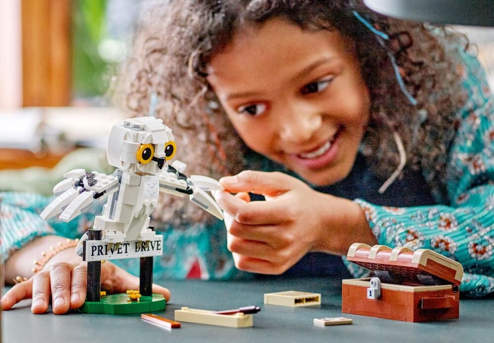 LEGO 76425 Harry Potter Hedwiga z wizytą na ul. Privet Drive 4    zabawa  