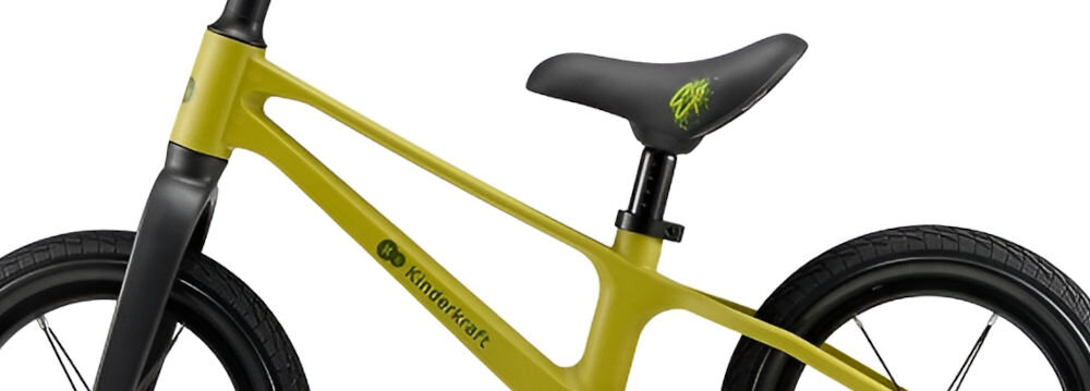 Rowerek biegowy KINDERKRAFT Eter Limonkowy rower w kolorze limonkowym białe tło limonkowa rama czarne siedzisko jakość ekologia rama z recyklingowanego nylonu eleganckie siedzisko z ekoskóry wysokie standardy pozytywny wpływ na środowisko stylowy design troska o planetę potrzeby współczesnych rodzin