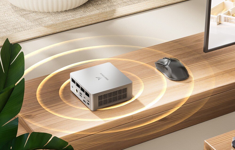 Komputer MINISFORUM UM870 Plus Mini PC na drewnianym blacie z wizualizacją rozchodzących się fal sygnału bezprzewodowego Wi-Fi.