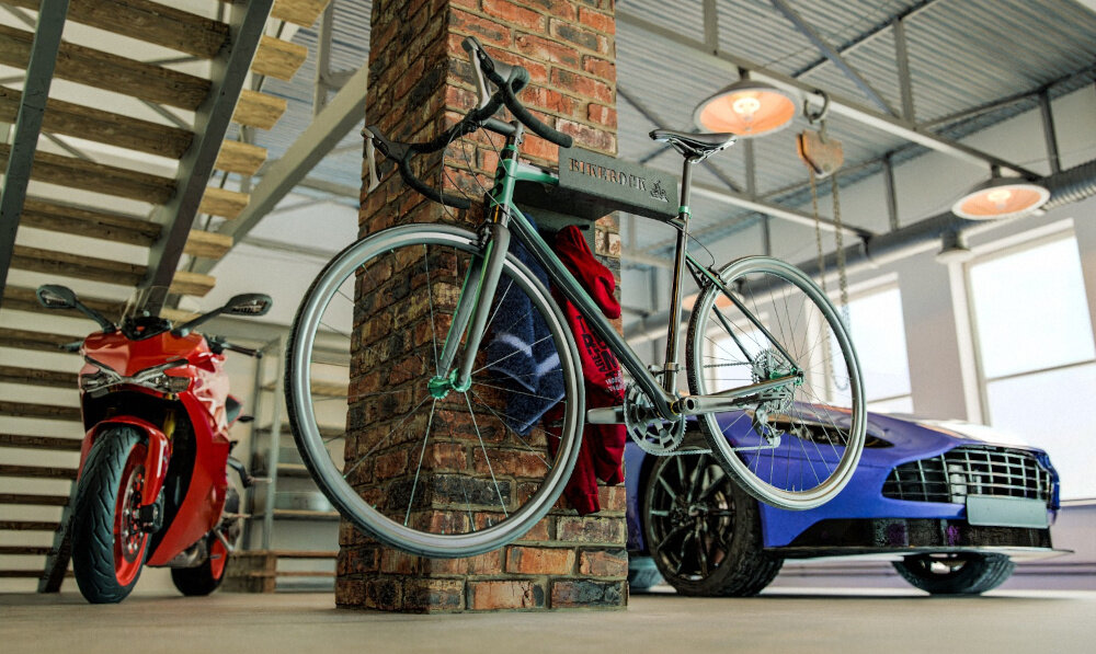 Wieszak rowerowy BIKERCOK Basic 8450 wieszak przytwierdzony do ściany na wieszaku zawieszony rower oklejony filcem krawędzie zabezpieczono chroni ramę roweru i przedłuża jej estetykę uniwersalna forma estetyczne wykonanie