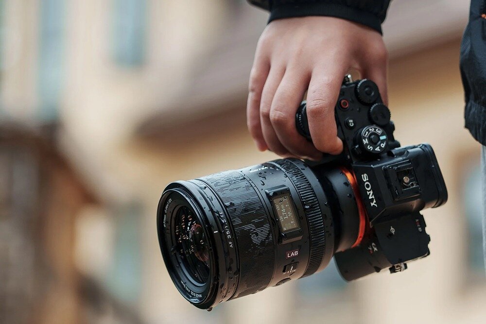 VILTROX AF 35 mm f-1.2 odporny obiektyw z uszczelnieniem i powłoką hydrofobową