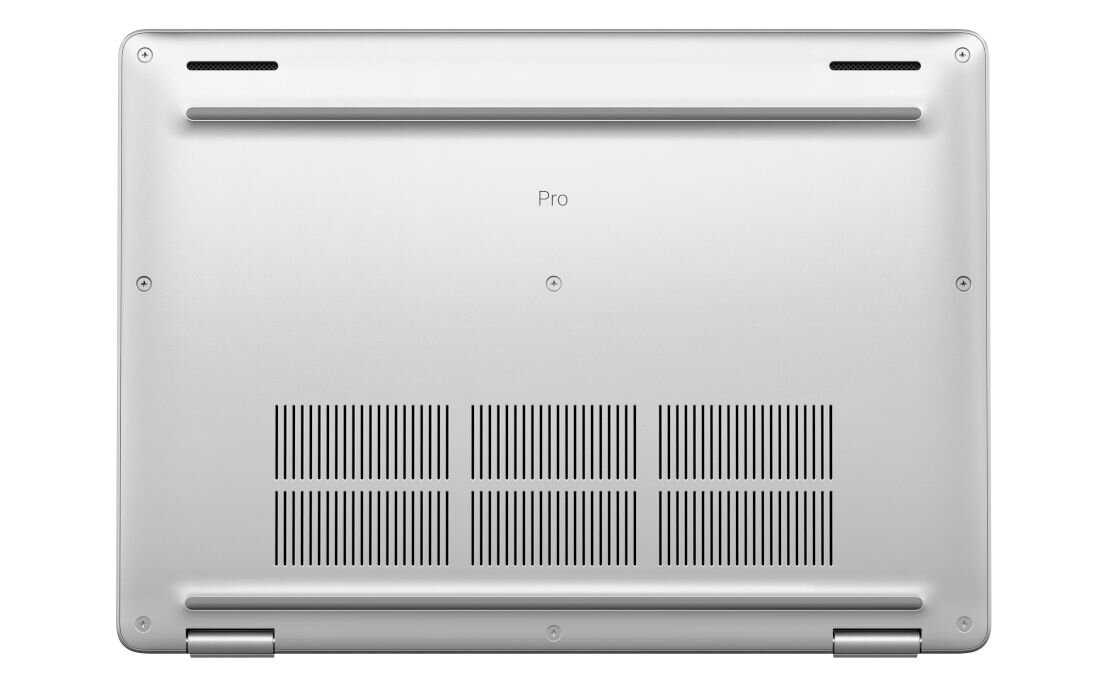 DELL Pro laptop z widokiem na spodnią obudowę z logo Pro, kratkami wentylacyjnymi i modułową konstrukcją, demonstrujący zrównoważony design z materiałów z recyklingu i łatwość naprawy zgodnie z koncepcją Circular Economy - Recykling