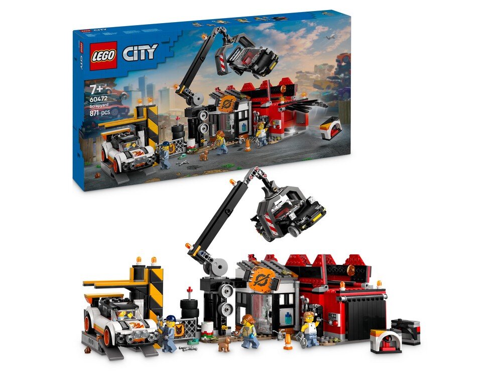 Zestaw LEGO City przedstawia złomowisko z samochodami, zawiera dźwig z chwytakiem, budynek i różne elementy konstrukcyjne. Na opakowaniu widnieje napis \'LEGO CITY 7+ 60472 Scrapyard 871 pcs\'.