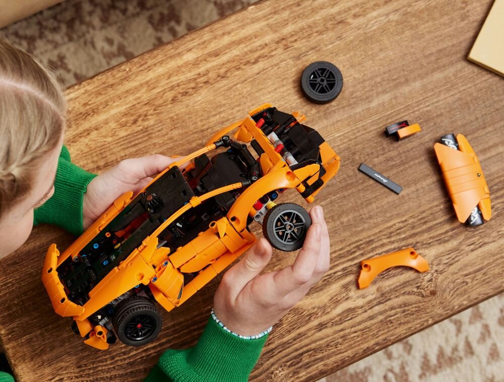 LEGO 42196 Technic Pomarańczowe Lamborghini Hurican Tecnica klocki elementy zabawa łączenie figurki akcesoria figurka zestaw budowanie instrukcja rozwój przebudowa