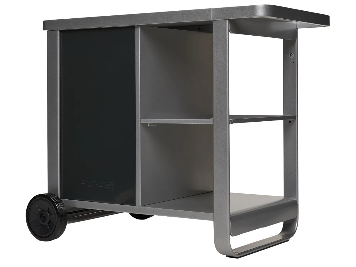Wózek do grilla CAMPINGAZ Plancha Deluxe 2213920, półki, przechowywanie, porządek, akcesoria, Koło wózka kuchennego – czarne, gumowe z metalowym obrzeżem, montowane do srebrnej ramy.