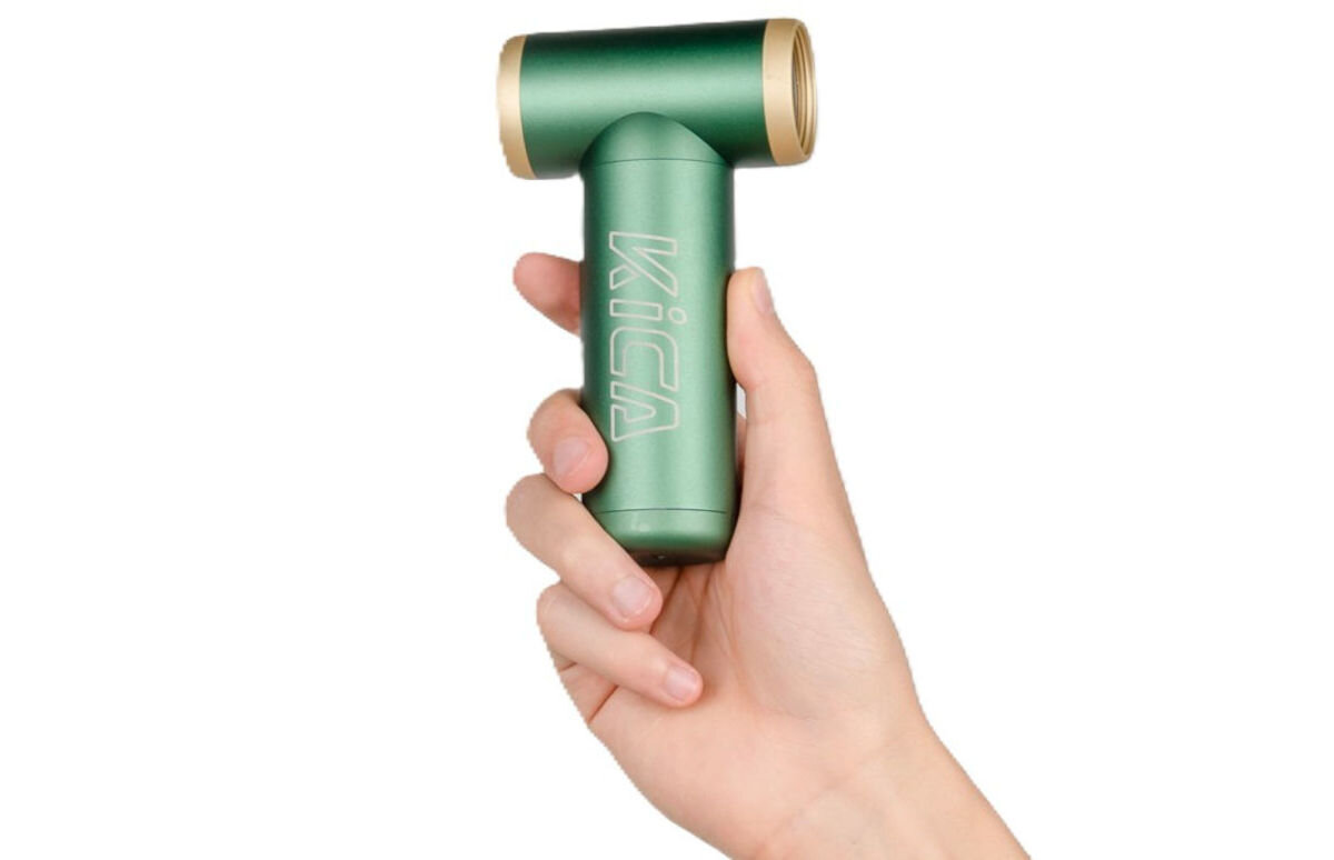Dmuchawa wielofunkcyjna KiCA Jetfan 2S Kit Zielony, przekształcić, suszenie, zastosowanie, kreatywnie, precyzja, na białym tle dmuchawa trzymana w dłoni