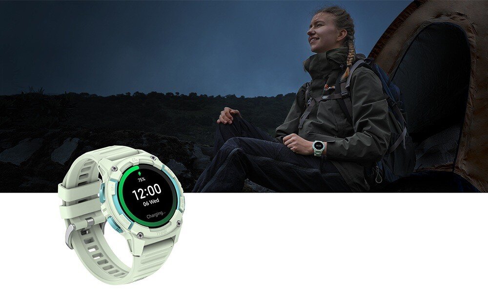 Smartwatch KOSPET Tank S2 kobieta pod namiotem w górach