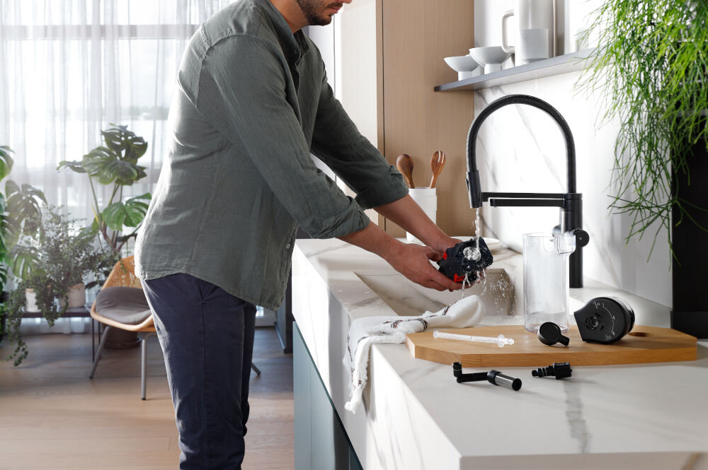 Ekspres DELONGHI Magnifica Plus ECAM320.70.TB Tytanowy Bezproblemowa konserwacja system automatycznego czyszczenia karafki automatyczny proces czyszczenia odkamienianie