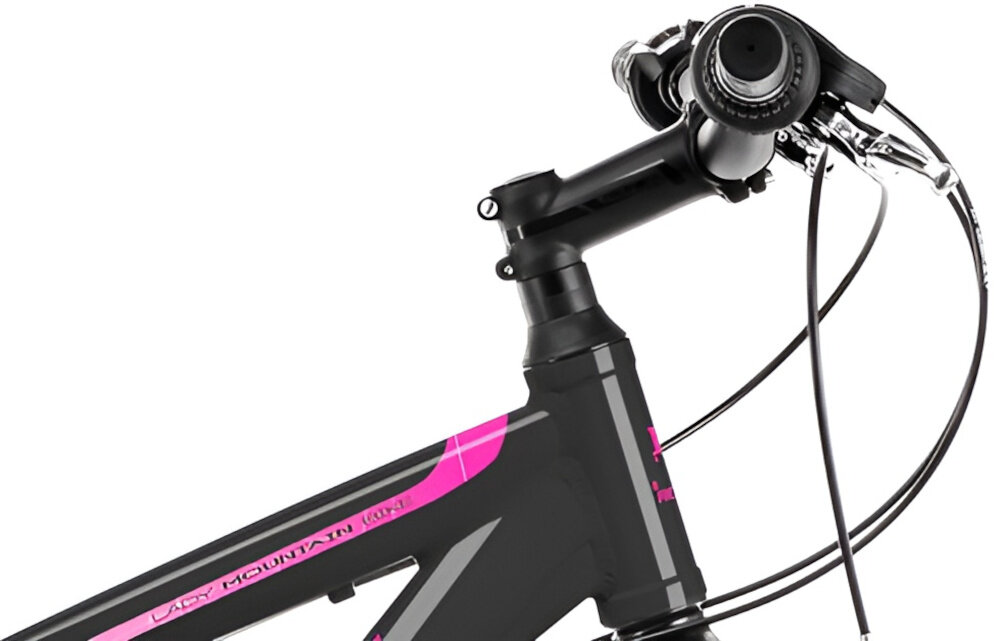 Rower górski MTB ROMET Jolene 6.0 D19 26 cali damski Czarno-różowy zbliżenie na kierownicę widok z boku kierownica o wymiarach 660 x 31,8 mm aluminiowy wspornik 60/90 mm lekkość wytrzymałość pewny chwyt pełna kontrola nad rowerem bezpieczeństwo aluminiowy materiał minimalizuje wagę waga roweru 14,6 kg antypoślizgowy materiał 