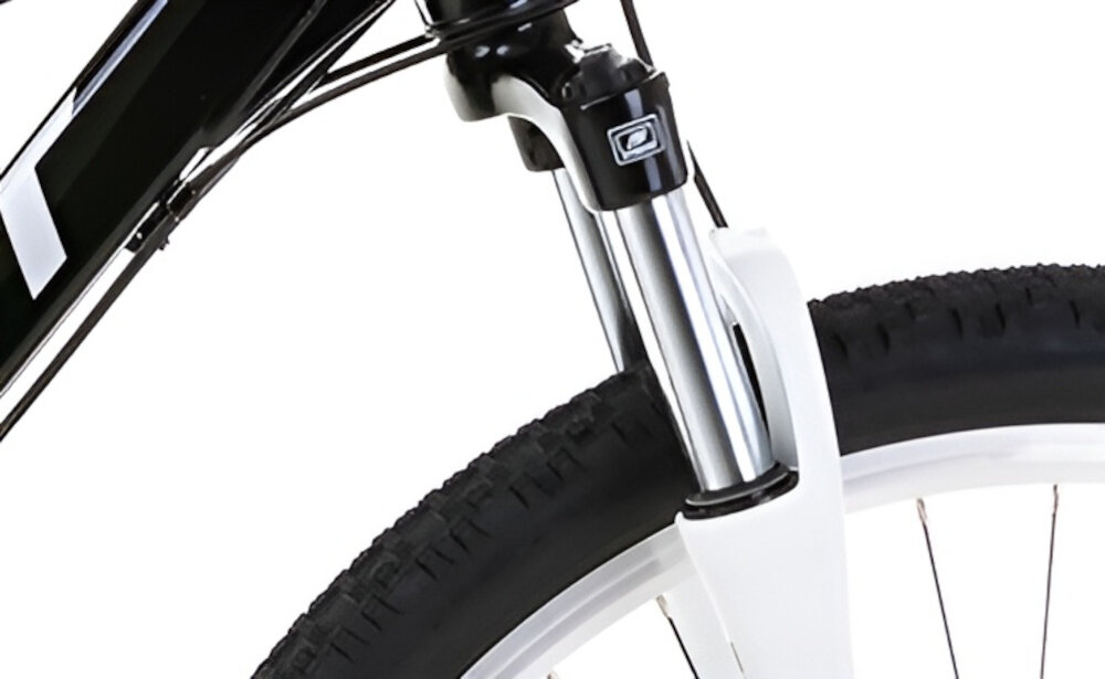 Rower górski MTB ROMET Jolene 6.3 JB D17 26 cali damski Czarno-różowy zbliżenie na amortyzator rower typu hardtail przedni amortyzator SUNTOUR typu XCE ze skokiem 100 mm ułatwia najeżdżanie na przeszkody niweluje wstrząsy niska masa roweru duża sztywność regulacja za pomocą sprężyny obsługa poprzez manetkę