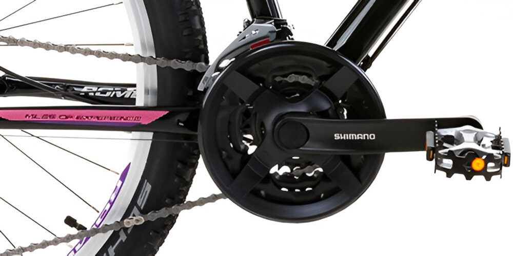 Rower górski MTB ROMET Jolene 6.3 JB D19 26 cali damski Czarno-różowy zbliżenie na korbę do wszechstronnej jazdy terenowej i rekreacyjnej kaseta SHIMANO typu CS-HG31 11-34T korba SHIMANO Tourney 42/34/24T TY301 płynna zmiana przełożeń łatwe dopasowanie siły pedałowania do warunków terenu